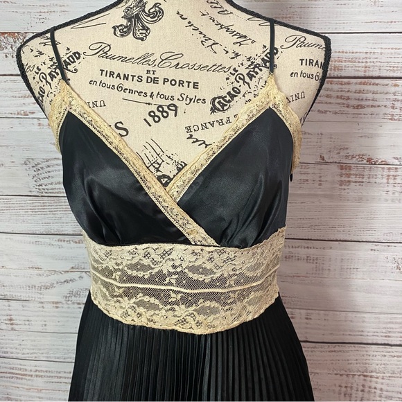 🚫SOLD🚫 Betsey Johnson Rare HTF Vintage 90s Slip Dress - Picture 2 of 11